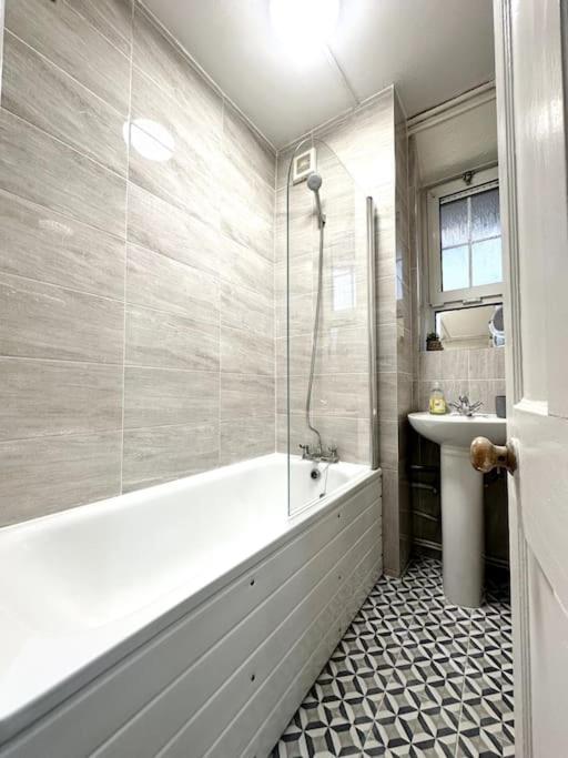 Quirky 3 Bedroom Flat In Shoreditch London Eksteriør bilde